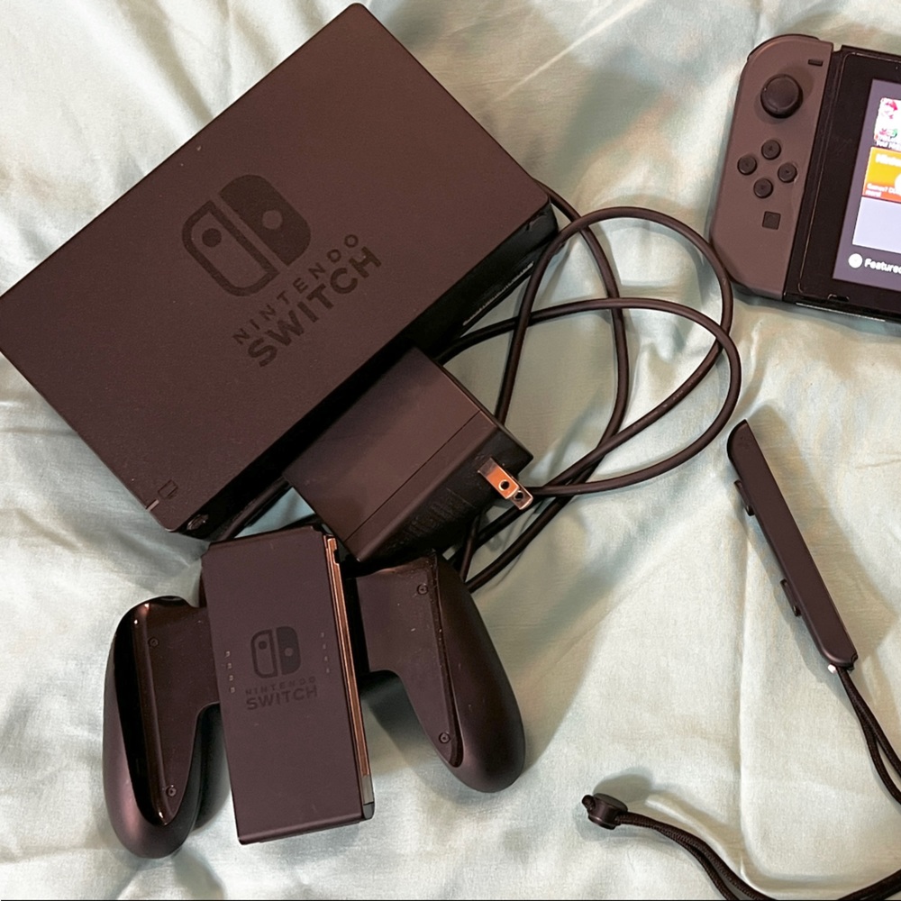 Nintendo Switch with Gray Joy-Con - Picture 3 of 14